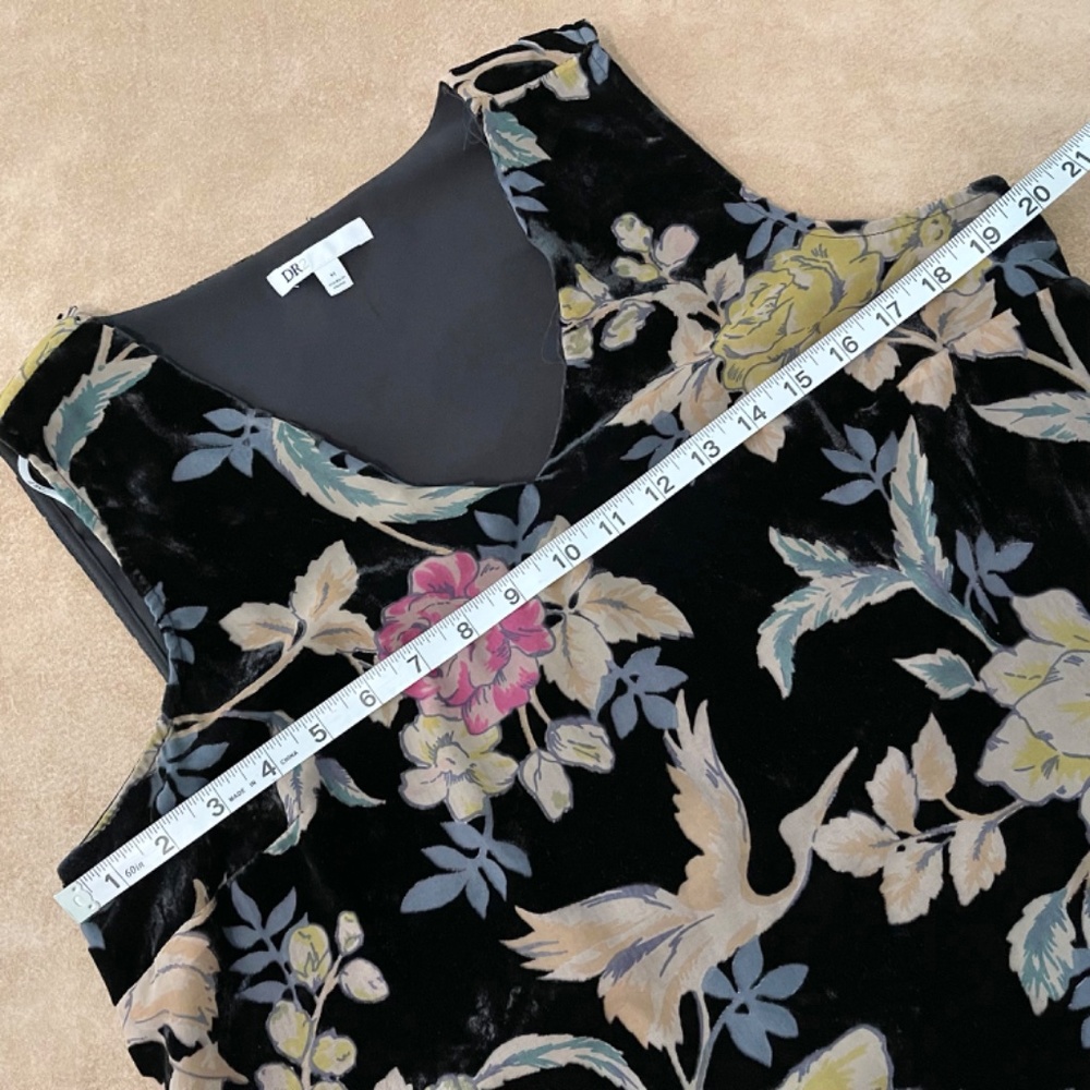 DR2 Top Black Floral Embellished V-Neck Sleeveless Velvet - Size M - Picture 8 of 12